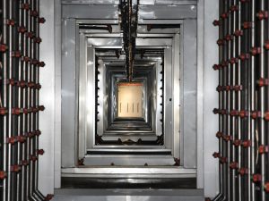 Туннельная мойка - установка поготовки поверхности (вид изнутри)